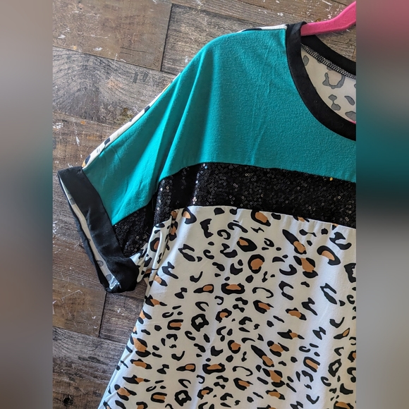 NWT Sunshine & Rodeo Cuffed Sleeve Bling & Leopard Color Block Tee - Picture 2 of 13